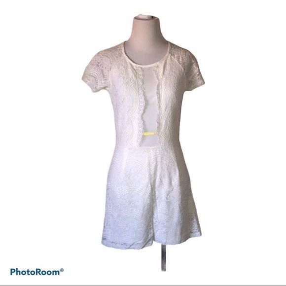 🎀 Charlotte Russe medium lace white romper‎ - Picture 1 of 10